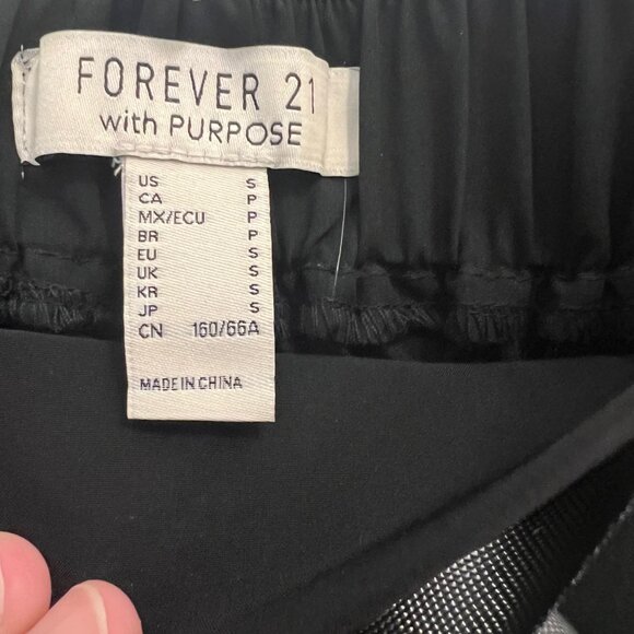 SALE!!!  forever 21 cargo/utility nylon jogger size small - Picture 7 of 9